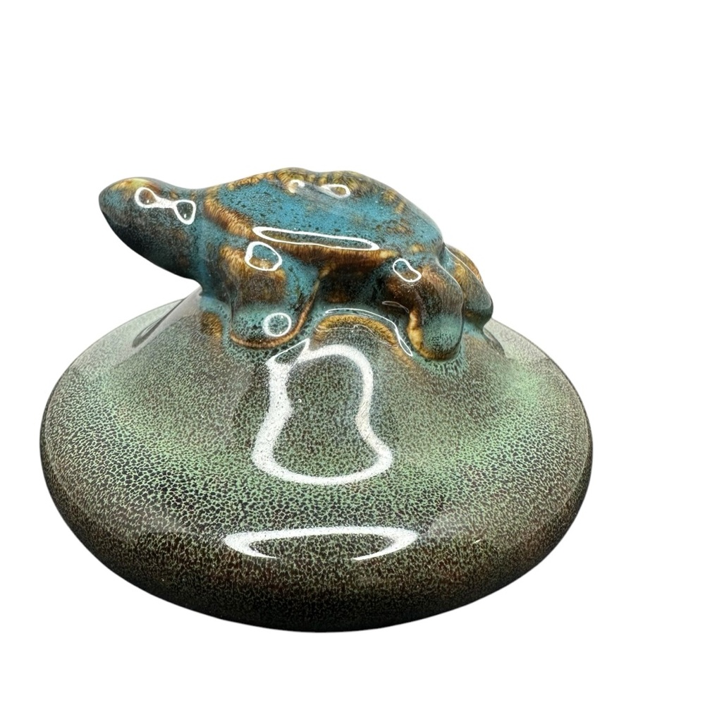 Art Pottery Décor Figurine Paper Weight Glazed Frog Toad on Round Base